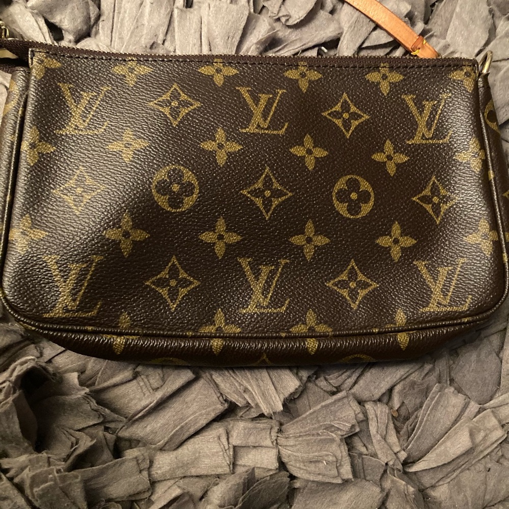 Vintage Louis Vuitton Pouchette bag, that has been handled with love!